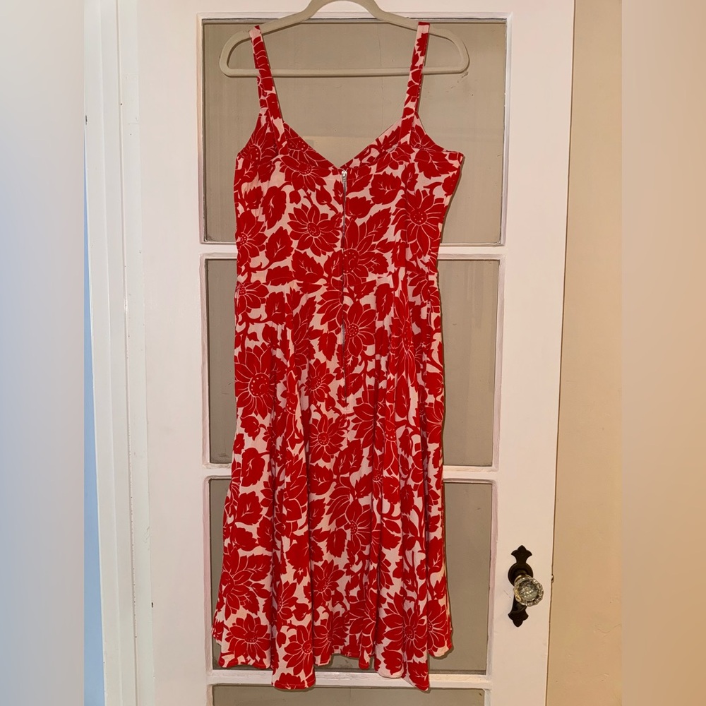 Vera Dress in Dahlia Rosas - Picture 10 of 11